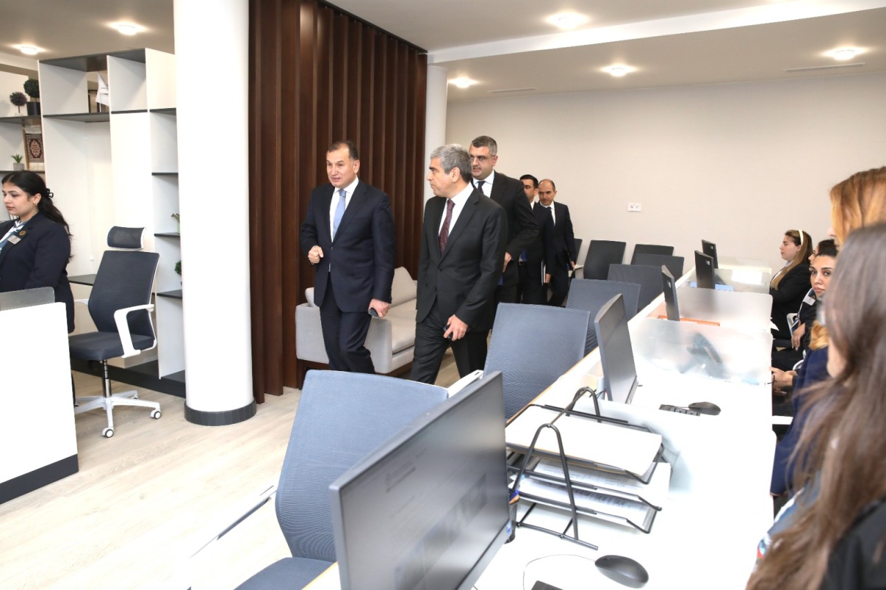 ƏƏSMN nümayəndələri AHİK-in yeni mərkəzi ilə tanış olublar - FOTOLAR